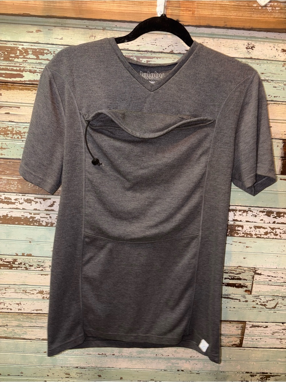 Lalabu Gray Short Sleeve V-Neck Dad Performance Tee with baby Front Pocket